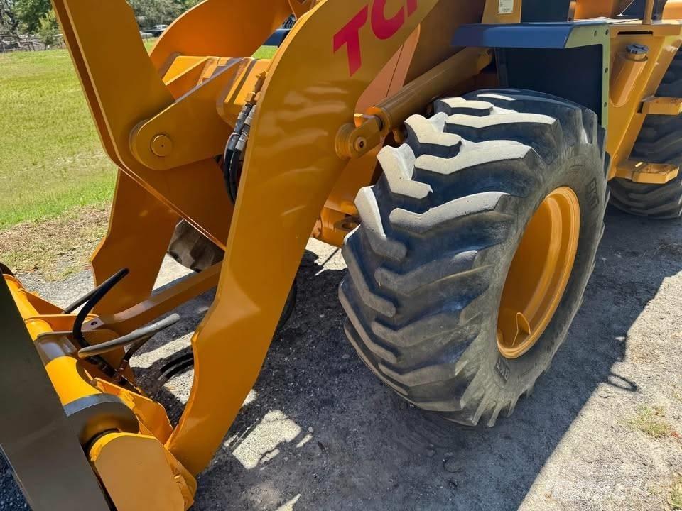TCM E 820 Kolové nakladače