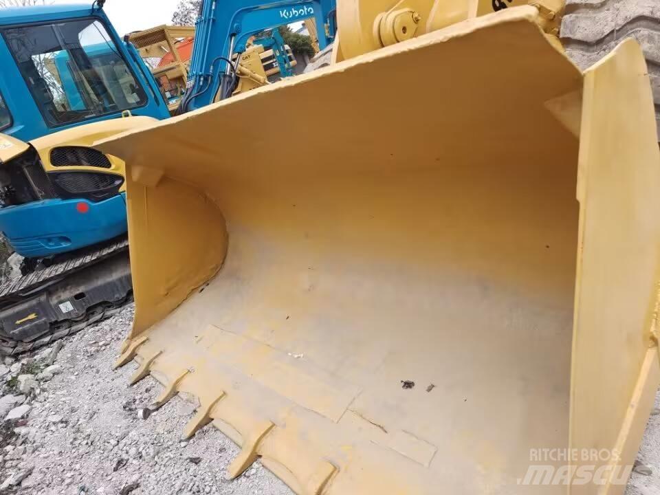 CAT 938 F Kolové nakladače