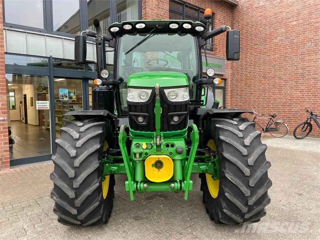 John Deere 6130R Traktory