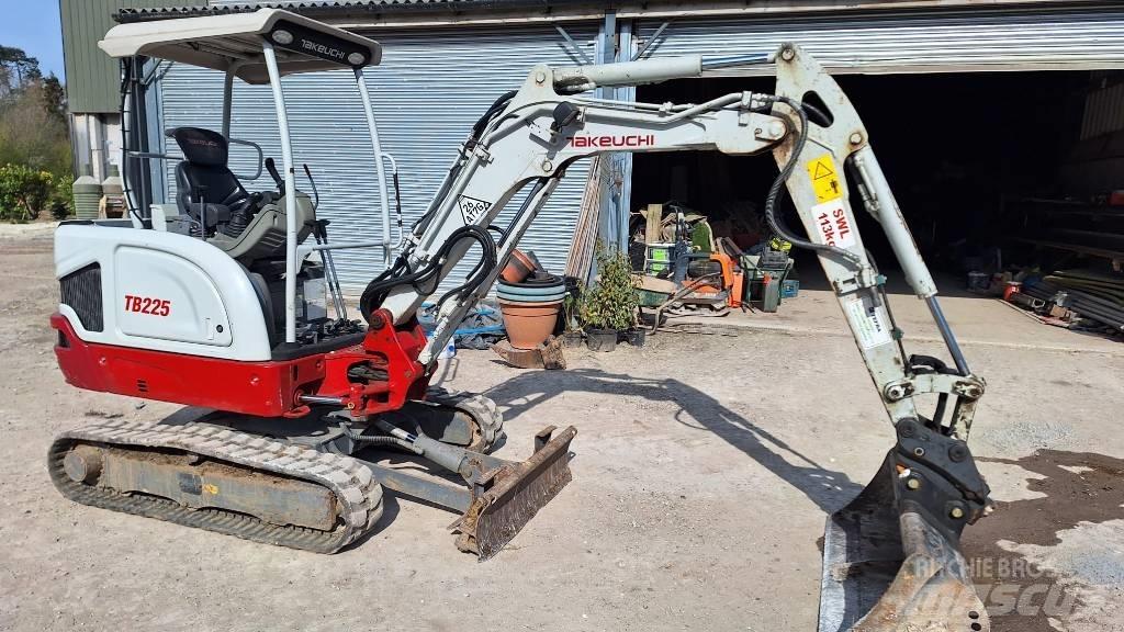 Takeuchi TB 225 Mini rýpadla < 7t