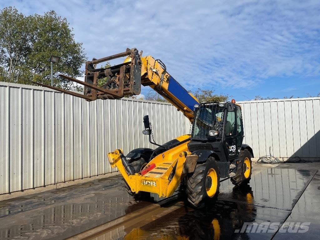 JCB 540-140 Hi Viz Teleskopické manipulátory