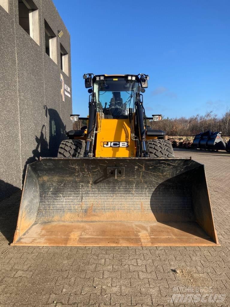 JCB 437 HT Kolové nakladače
