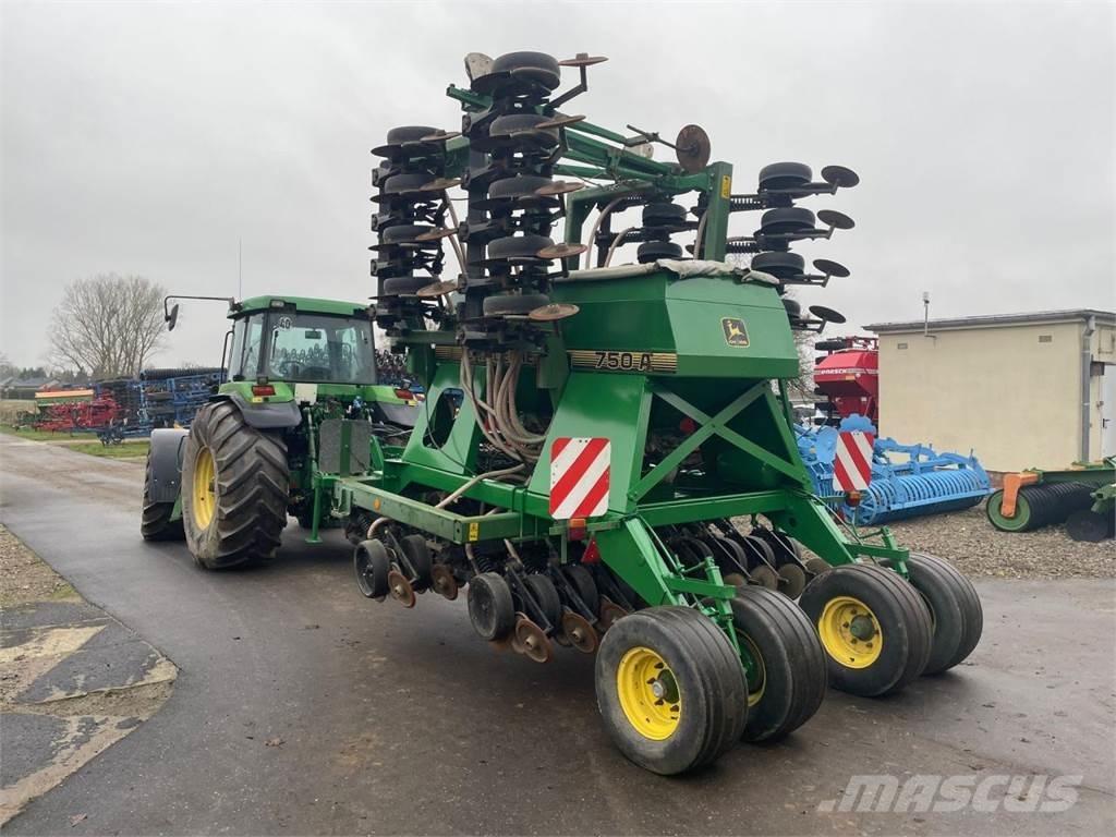 John Deere 750A 6m Přesné secí stroje