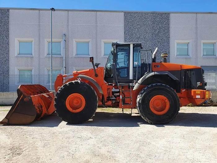 Hitachi ZW 310 Kolové nakladače