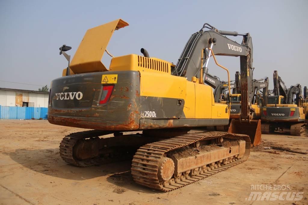 Volvo EC250 Pásová rýpadla
