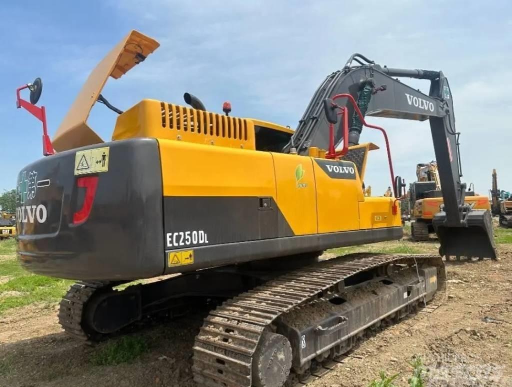 Volvo EC 250 D L Pásová rýpadla