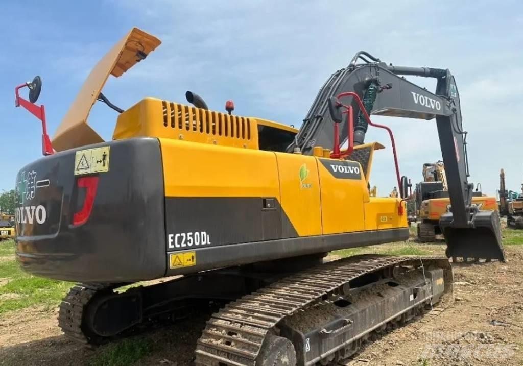 Volvo EC 250 D L Pásová rýpadla