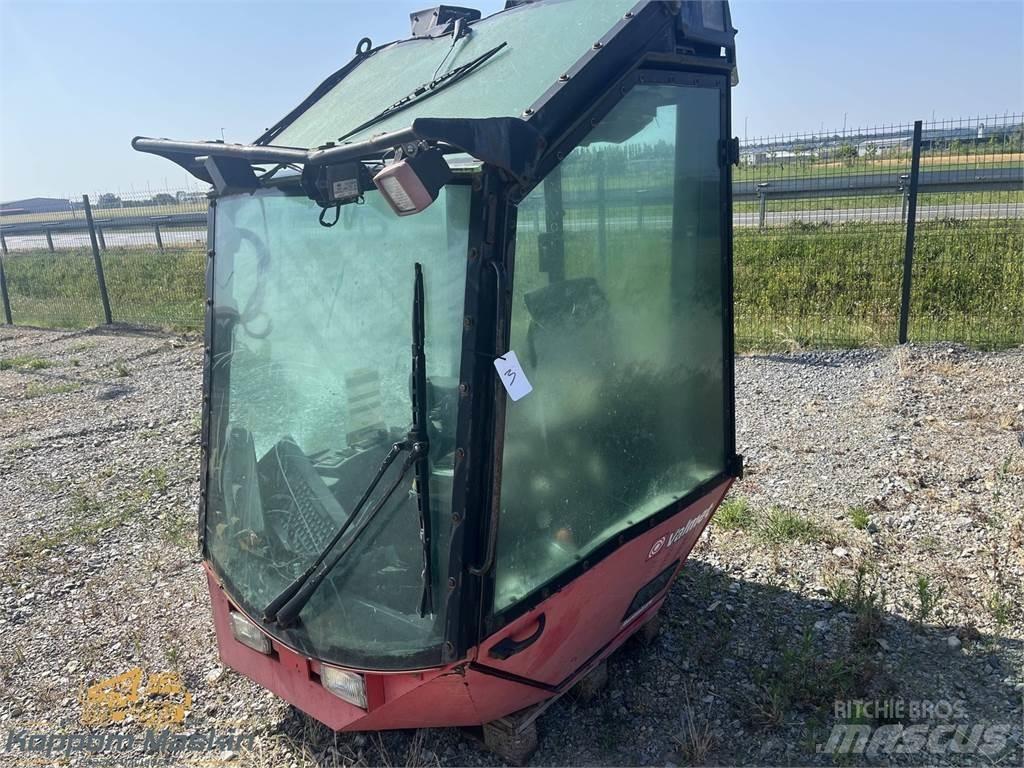 Valmet 911.1 Kabiny a interiér