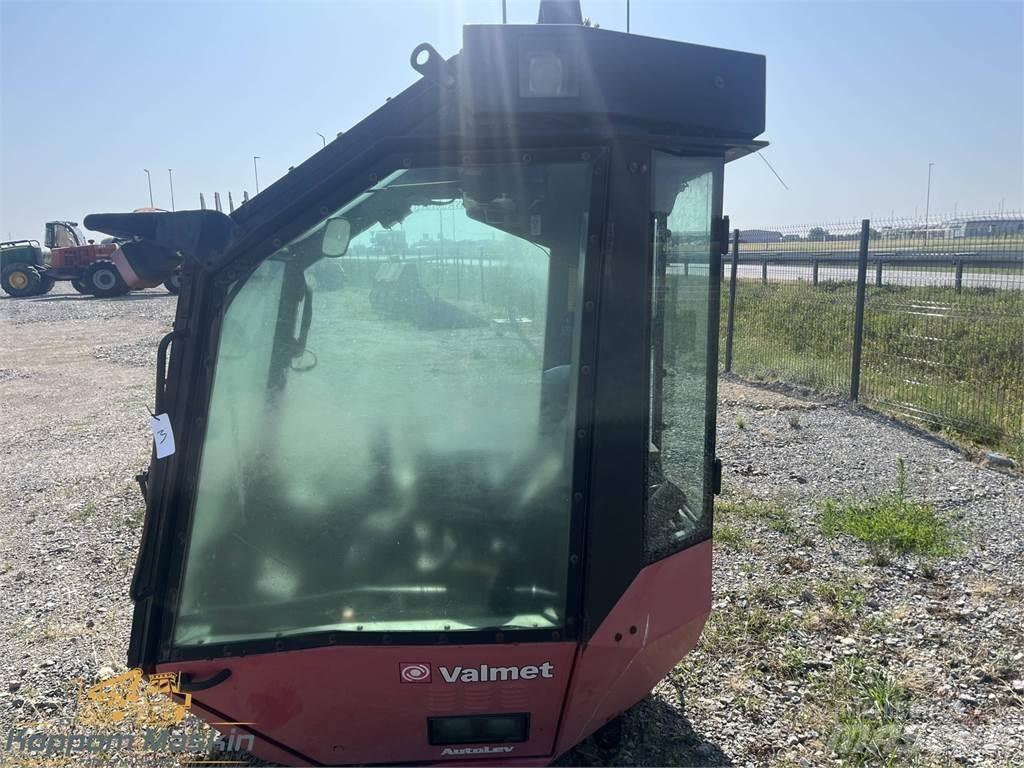 Valmet 911.1 Kabiny a interiér