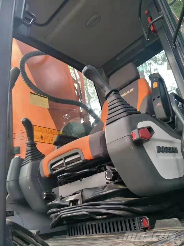Doosan DX 530 Pásová rýpadla