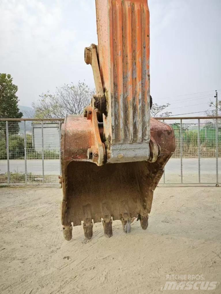 Hitachi ZX 470 Pásová rýpadla