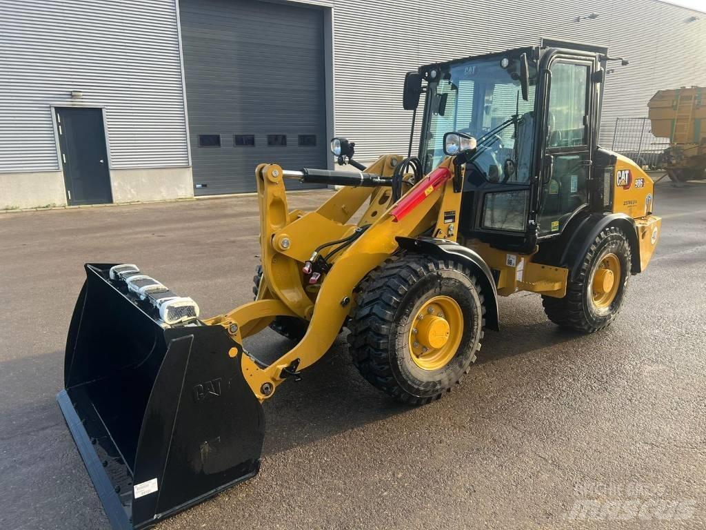 CAT 906 Kolové nakladače