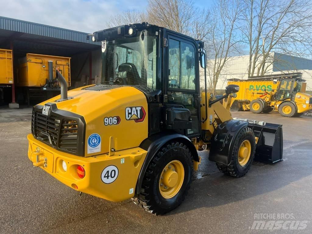 CAT 906 Kolové nakladače