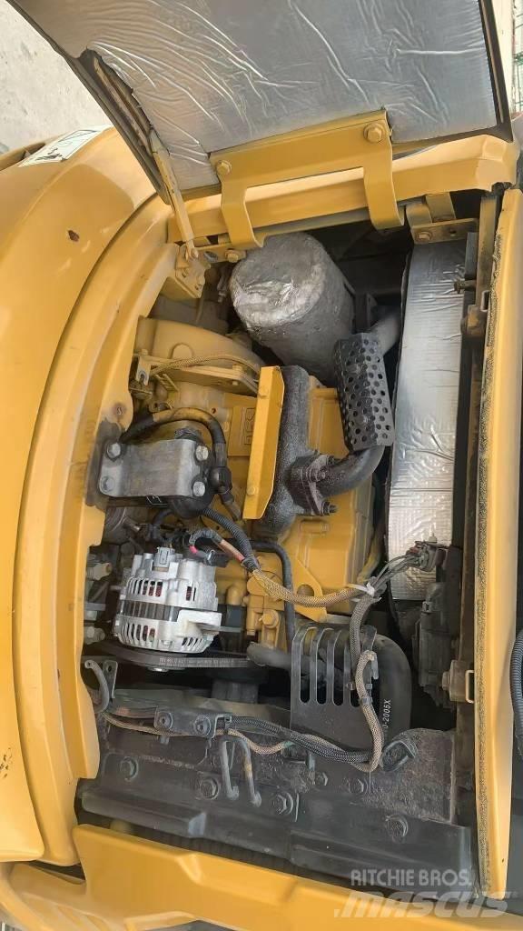 CAT 303 Pásová rýpadla