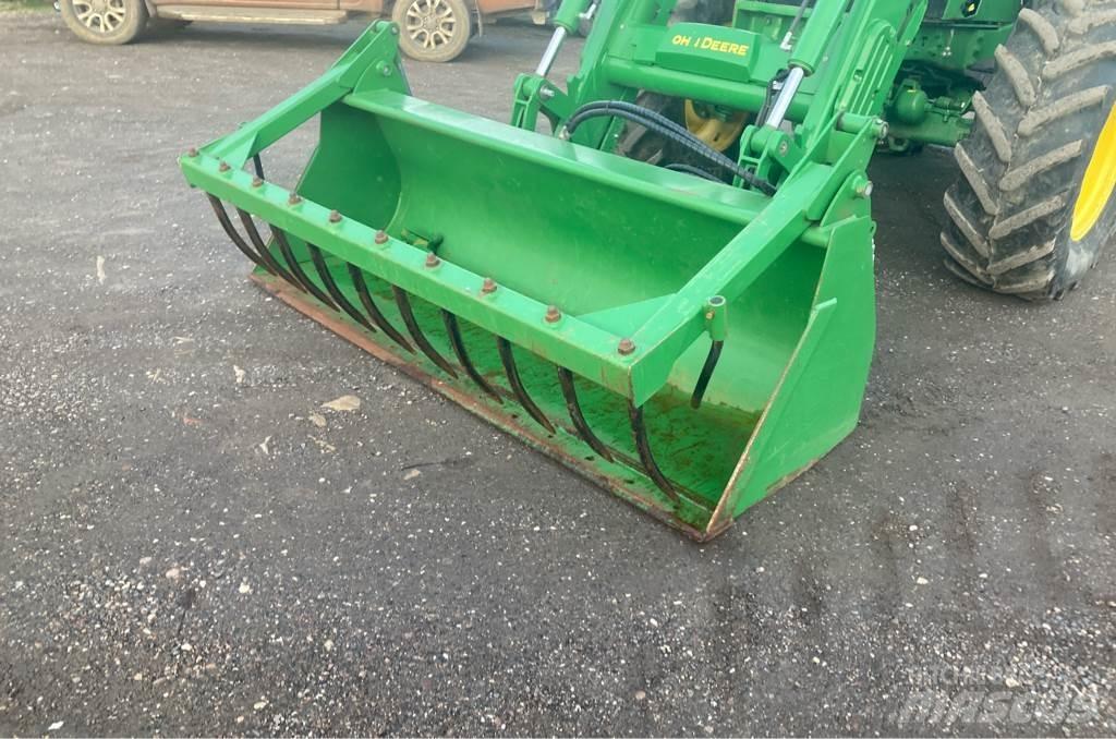 John Deere 6120M Traktory
