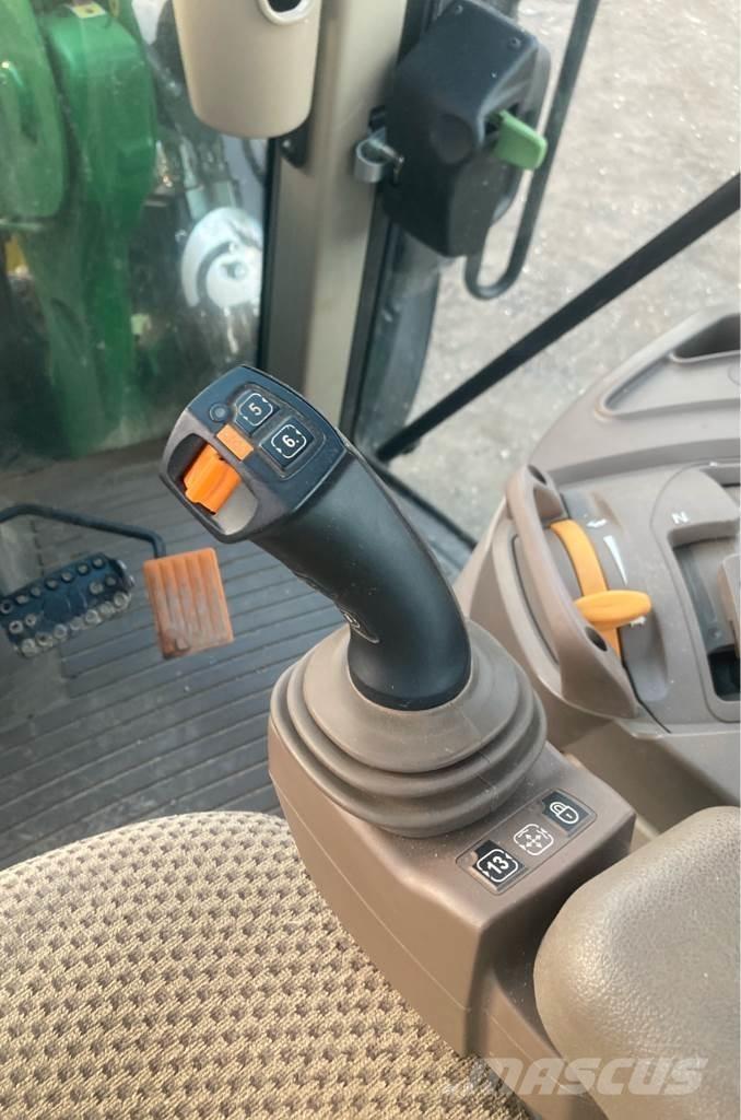 John Deere 6120M Traktory