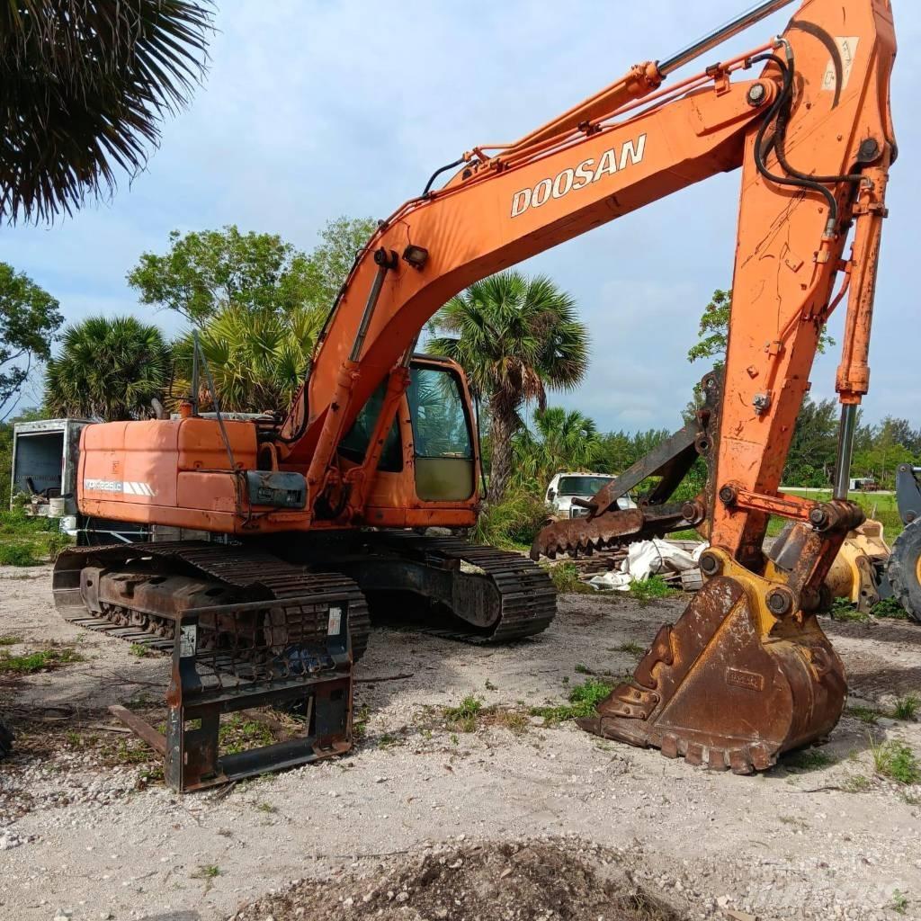 Doosan DX 225 LC Pásová rýpadla