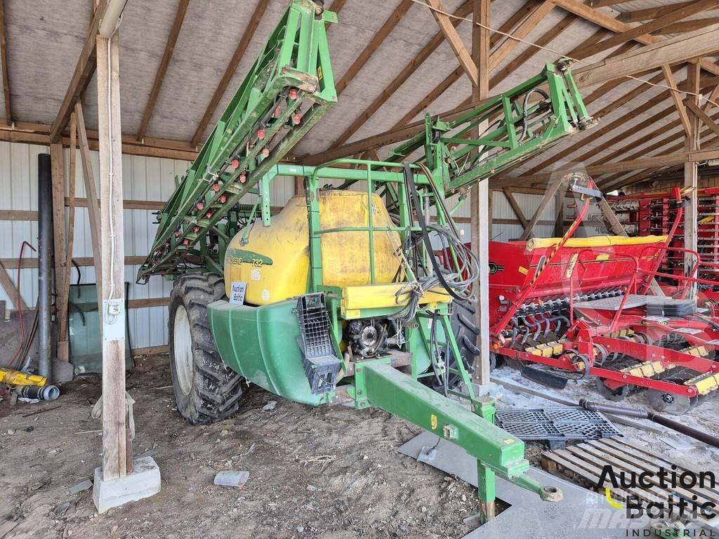 John Deere 732 Tažené postřikovače
