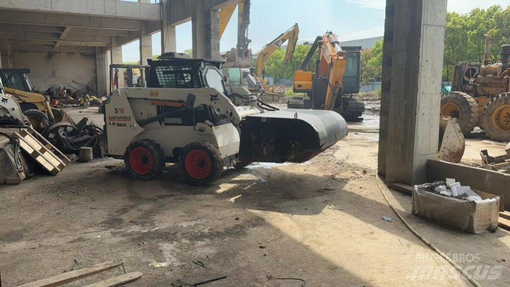 Bobcat S 16 Smykem řízené nakladače