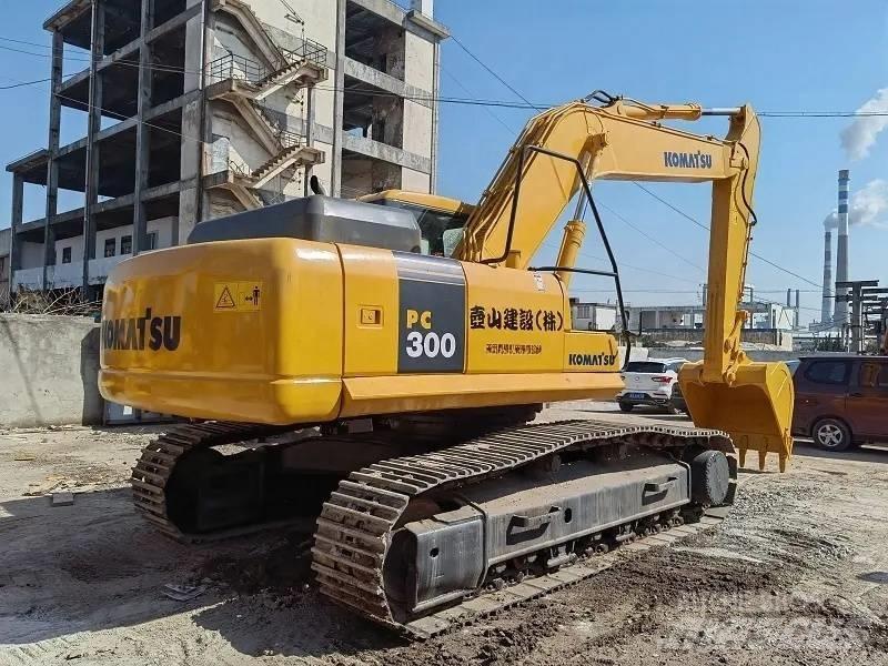 Komatsu PC 300 Pásová rýpadla