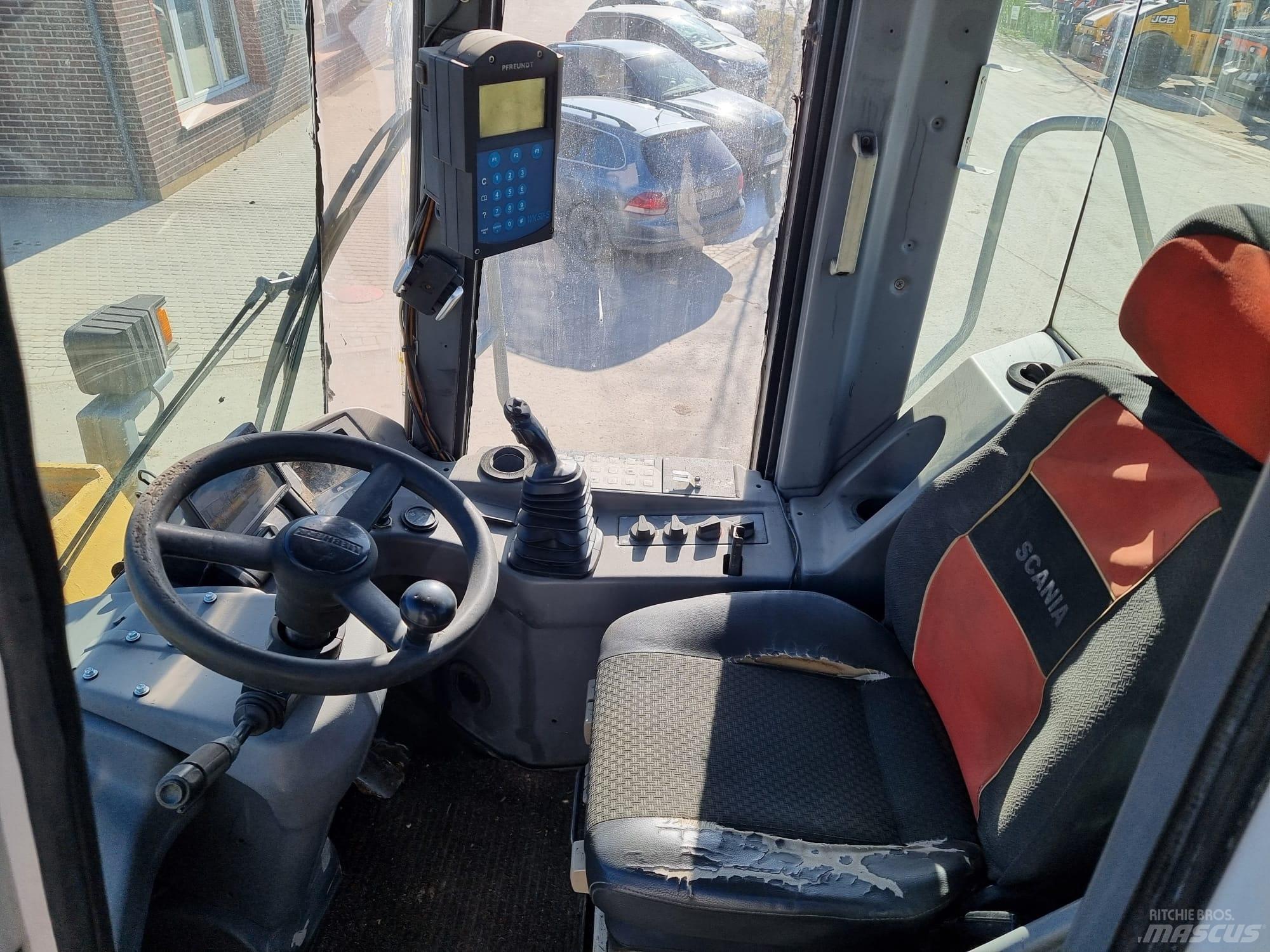 Liebherr L 564 Kolové nakladače