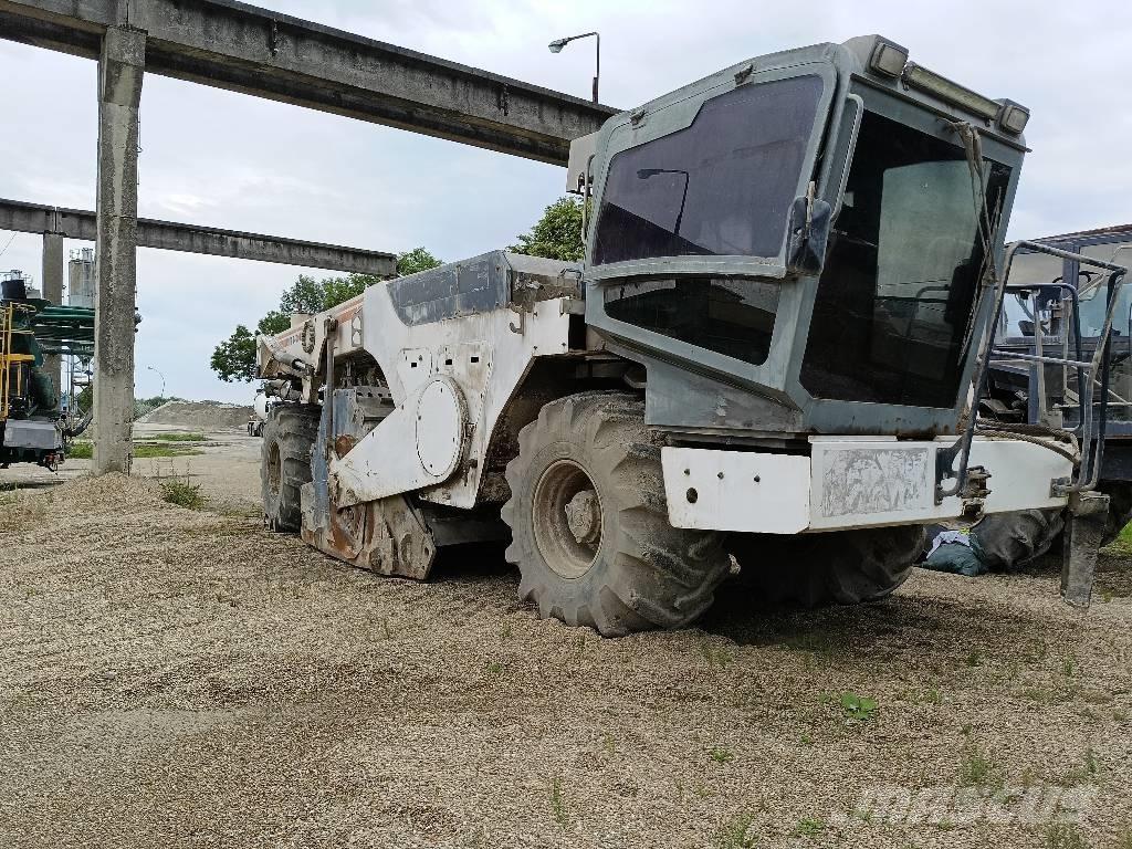 Wirtgen WR 2400 Recyklátory asfaltu