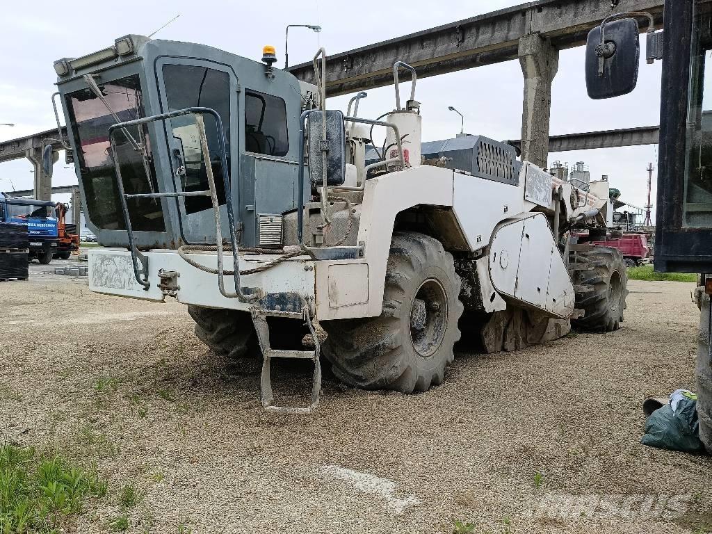 Wirtgen WR 2400 Recyklátory asfaltu