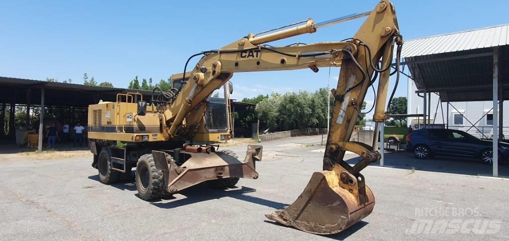 CAT 214 B Kolová rýpadla