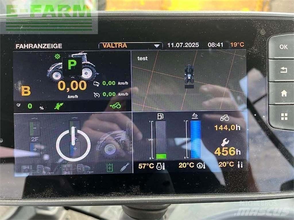 Valtra q245 Traktory