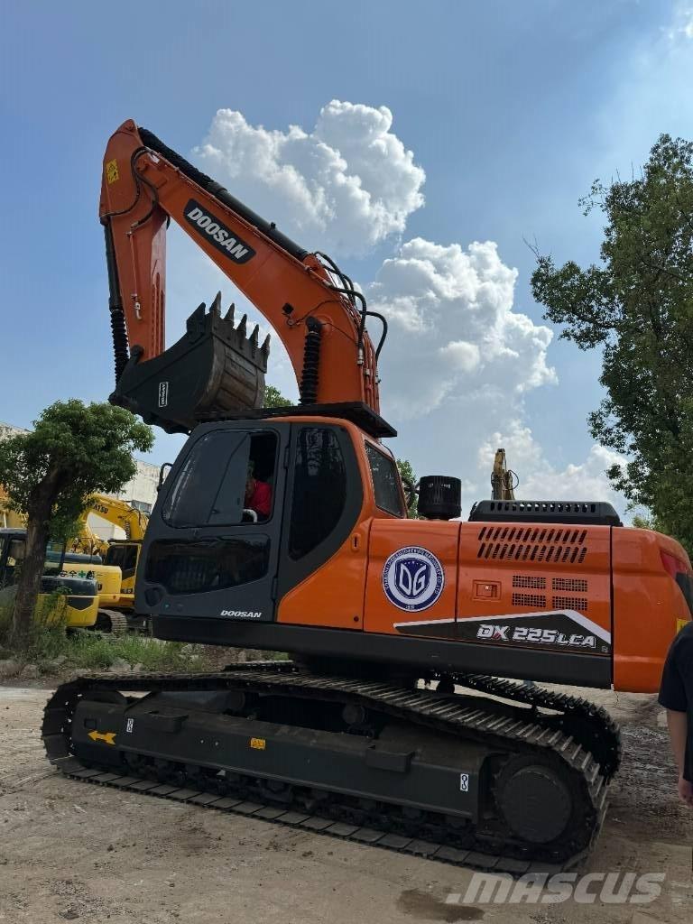 Doosan DX 225 LCA Midi rýpadla 7t - 12t