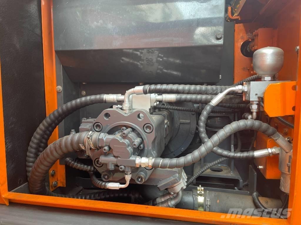 Doosan DX 225 LCA Midi rýpadla 7t - 12t