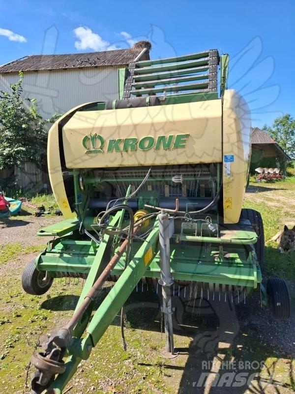 Krone Comprima F 155 Lis na válcové balíky
