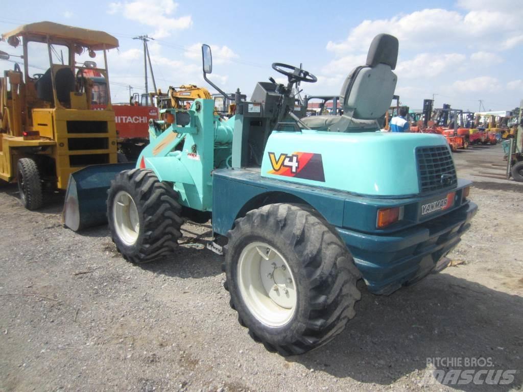 Yanmar V4 Kolové nakladače