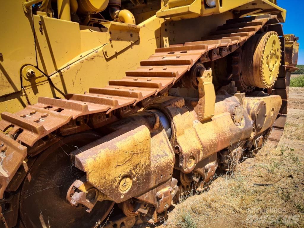 CAT D10 Pásové dozery