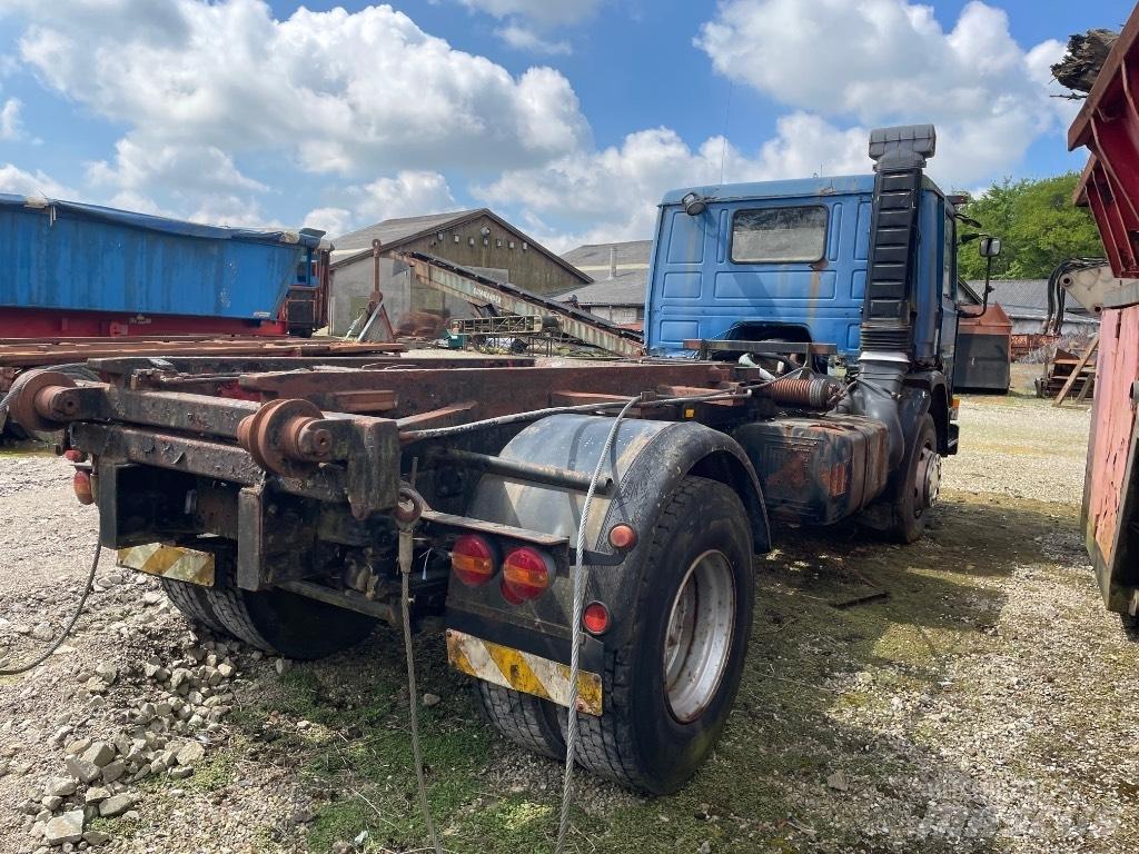 Scania 82M Lanový nosič kontejnerů