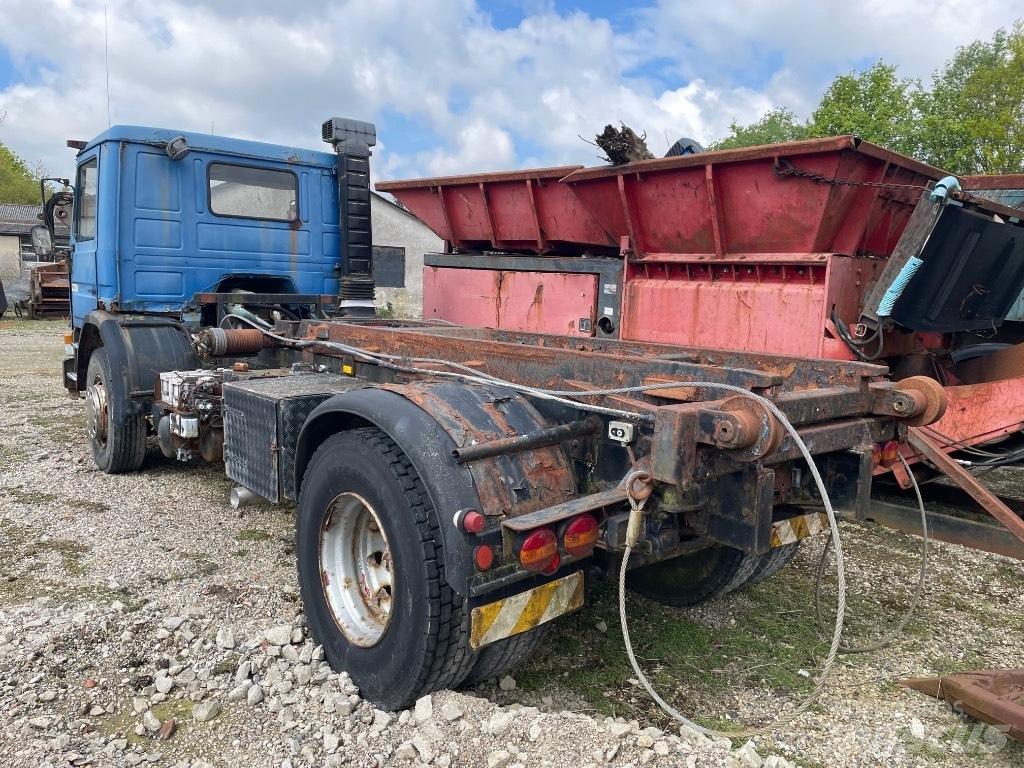Scania 82M Lanový nosič kontejnerů