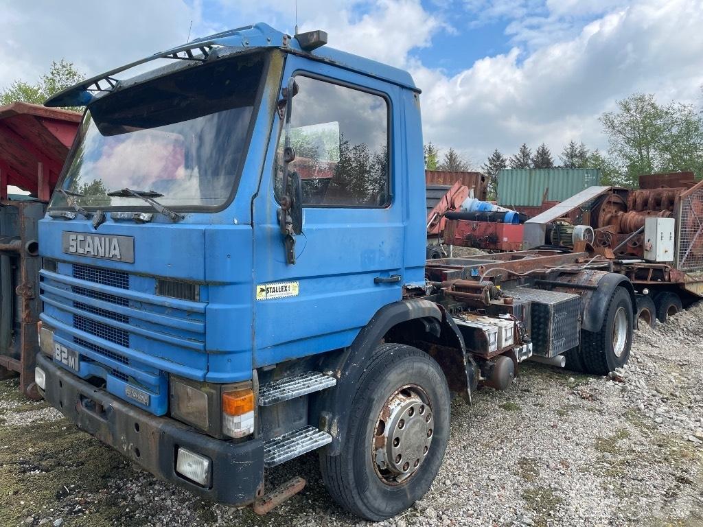 Scania 82M Lanový nosič kontejnerů