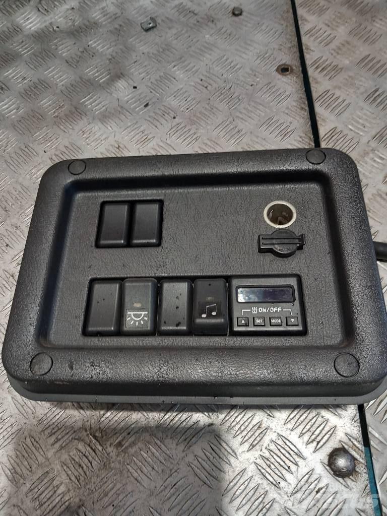 Volvo FH 12    20576730 Kabiny a interiér