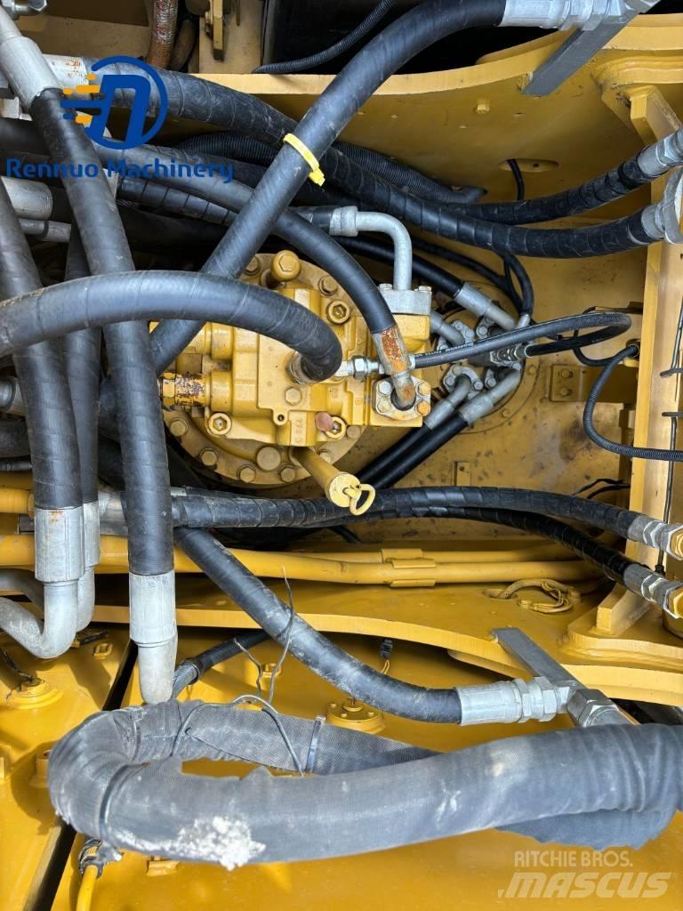 CAT 323 Pásová rýpadla