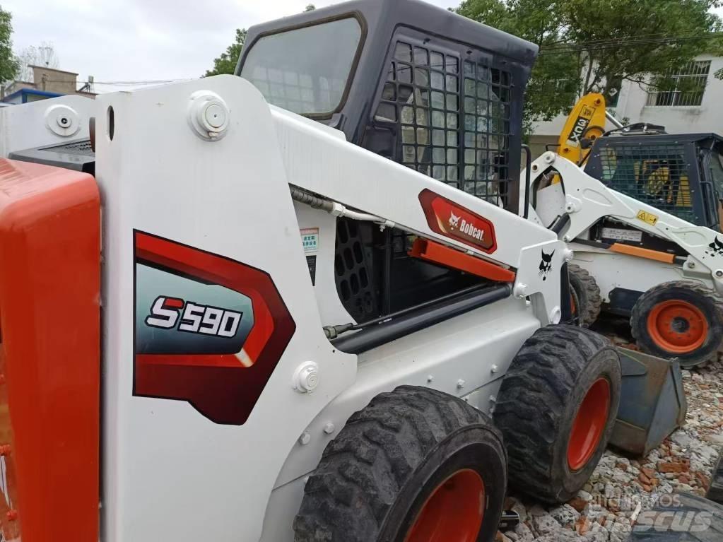 Bobcat S 590 Smykem řízené nakladače