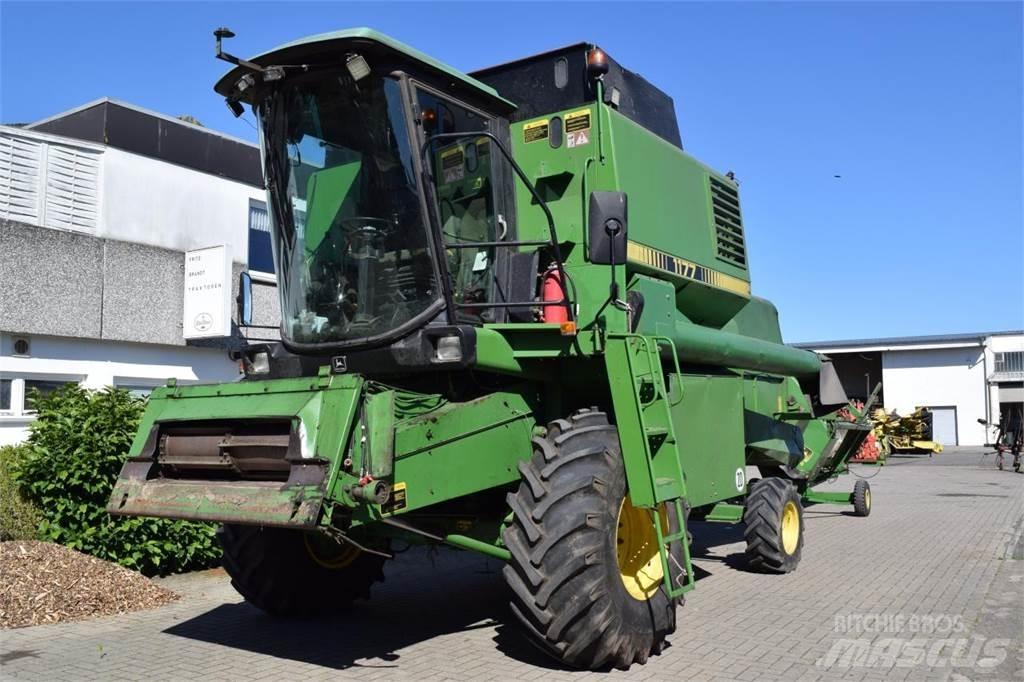 John Deere 1177 Sklízecí mlátičky