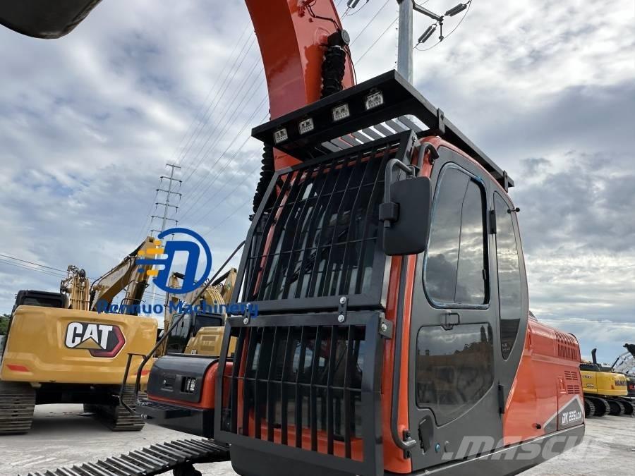 Doosan DX 225 LCA Pásová rýpadla
