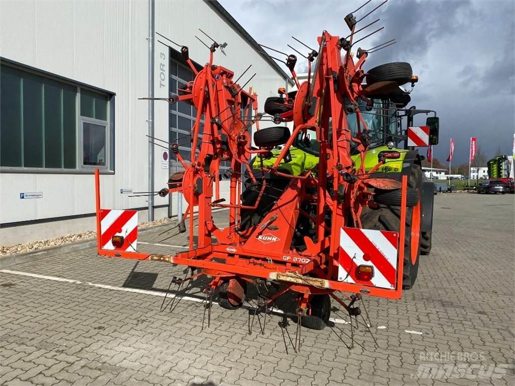 Kuhn GF 8702 Obraceče a shrabovače sena