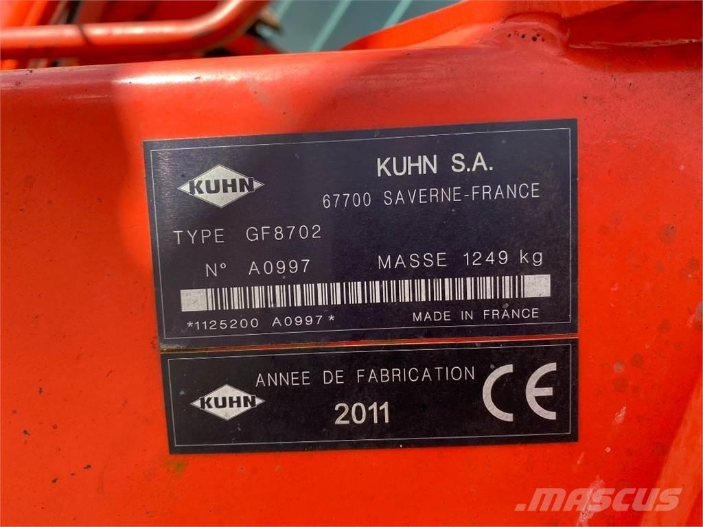 Kuhn GF 8702 Obraceče a shrabovače sena
