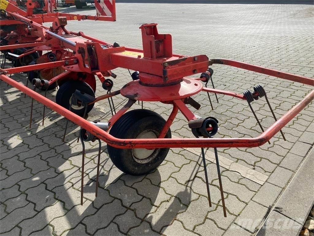 Kuhn GF 8702 Obraceče a shrabovače sena