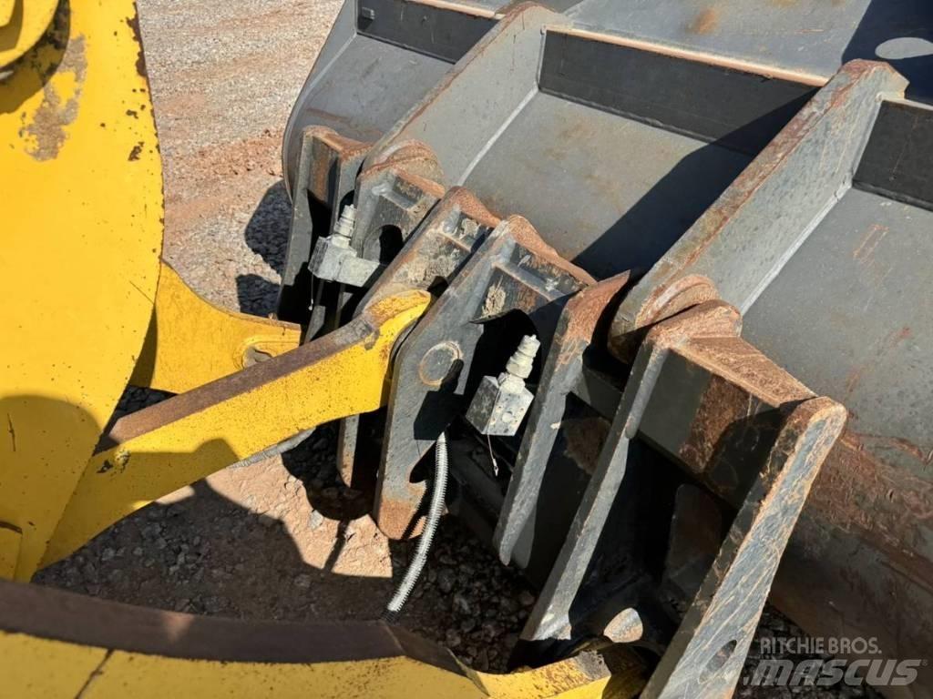 Komatsu WA 320 Kolové nakladače