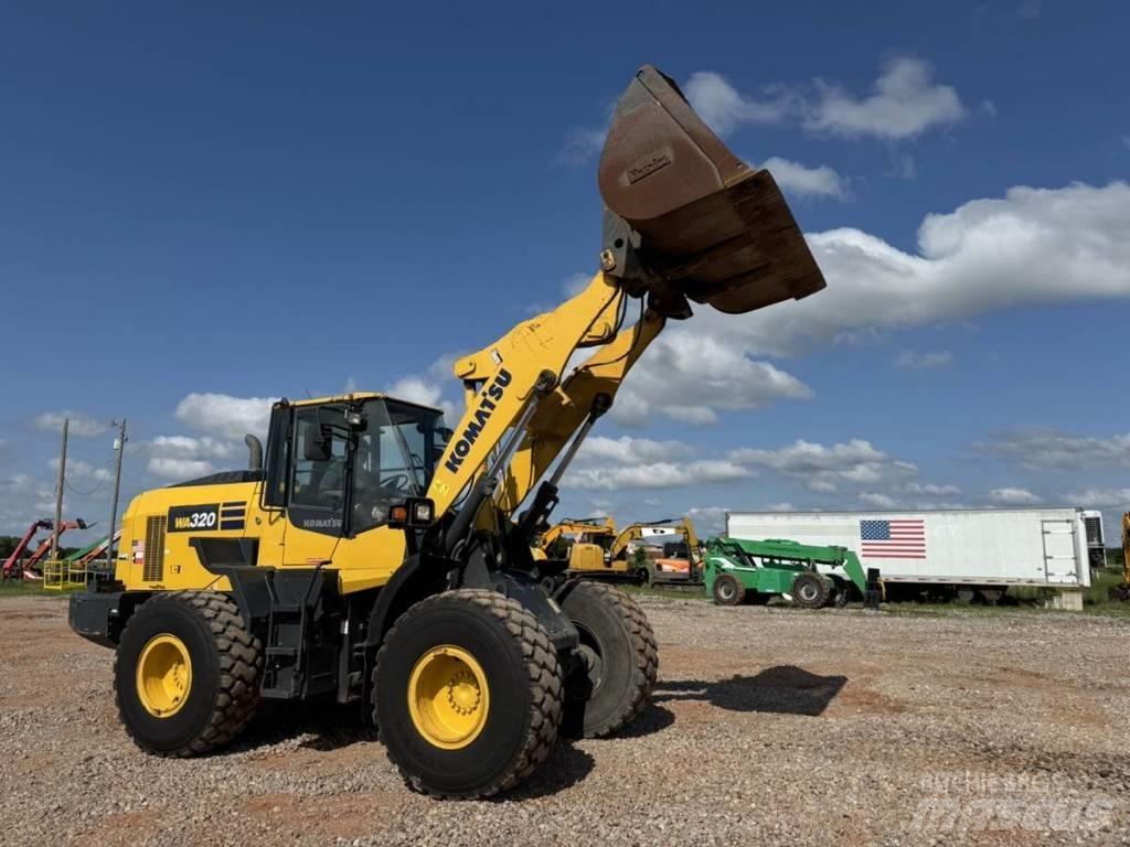 Komatsu WA 320 Kolové nakladače