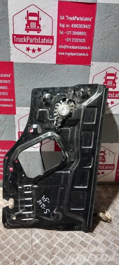 Scania R 440   1534512 Kabiny a interiér