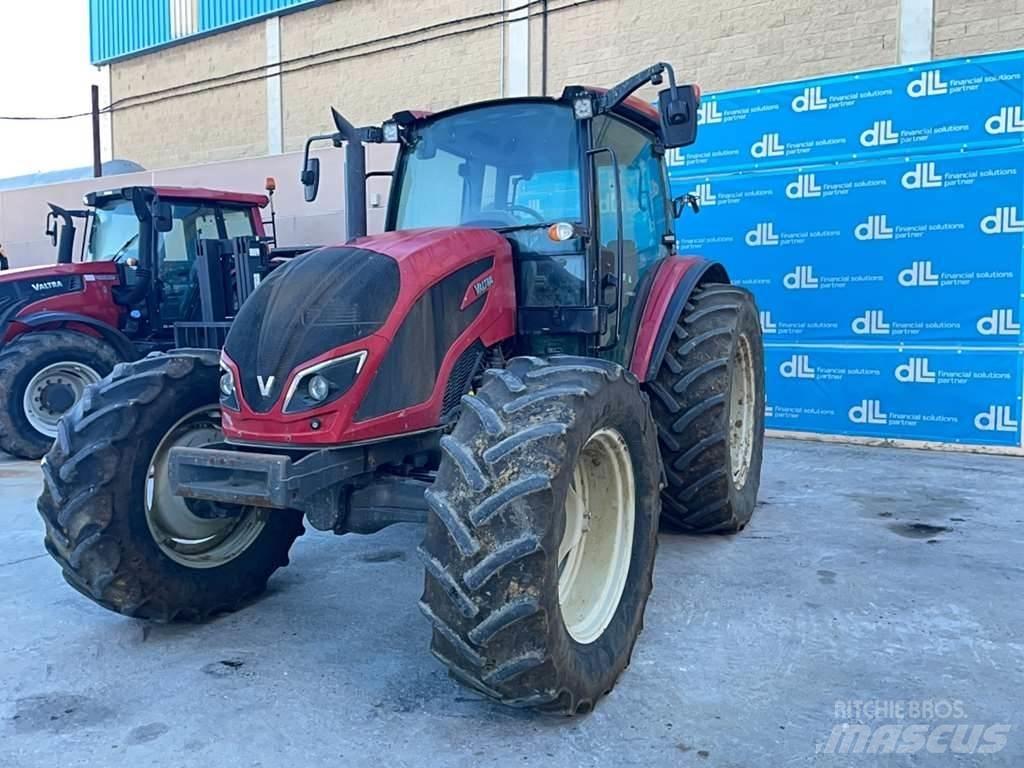 Valtra A134 Traktory
