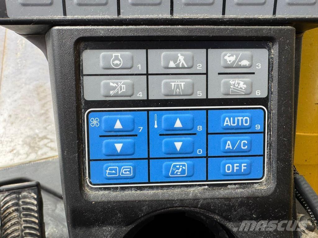 Komatsu PW180-11 Kolová rýpadla